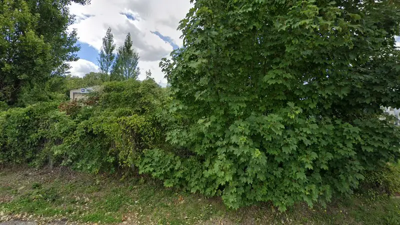 Vue de la rue devant Serta France, Le Malesherbois