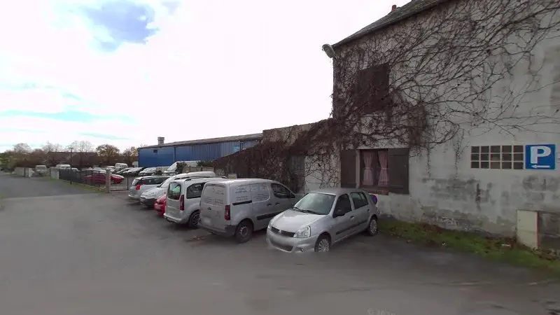 Vue de la rue devant Garage Lebarq, Gonneville-la-Mallet