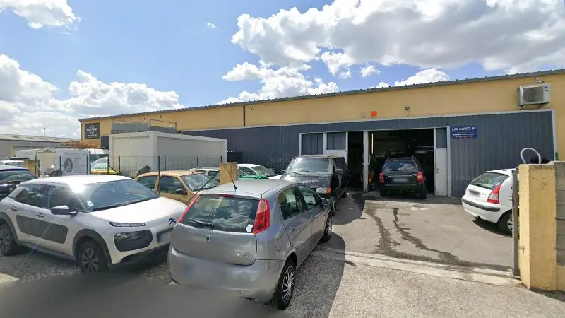 Vue de la rue devant LM Auto 31 - Garage Automobile à Colomiers, Colomiers
