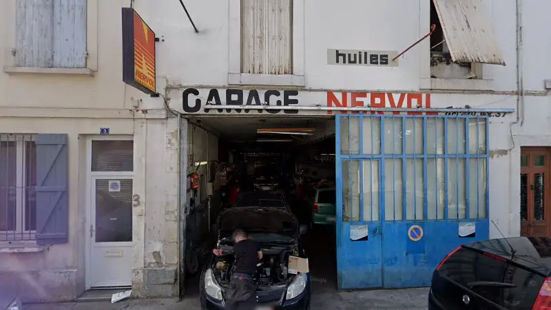 Vue de la rue devant Garage Nervol, Villeneuve-sur-Lot