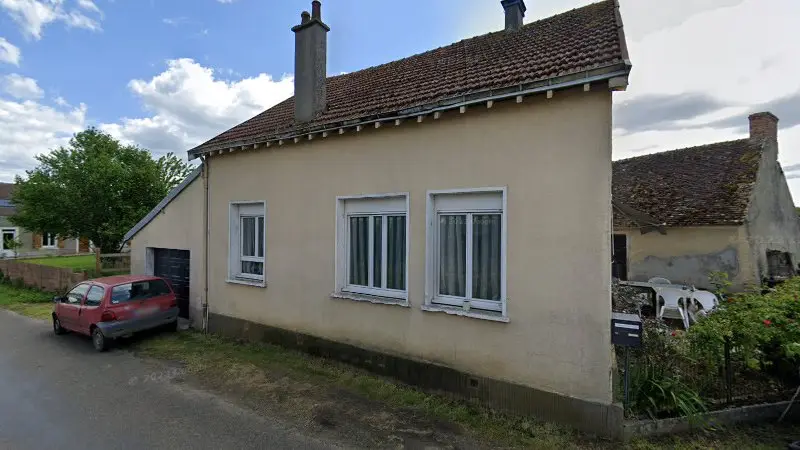 Vue de la rue devant Mateho Vaifetatagi, Mézières-sur-Ponthouin
