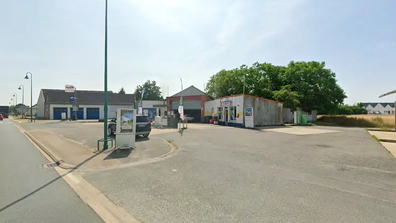 Vue de la rue devant PRECISIUM - GARAGE ACA DESCHAMPS, Noyant-Villages