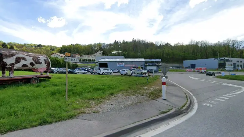 Vue de la rue devant Autoprimo - Garage des Esserts, Mésigny
