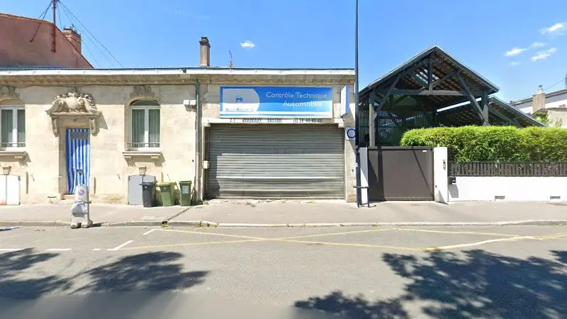 Vue de la rue devant AS Auto Sécurité Contrôle technique Bordeaux Bastide, Bordeaux