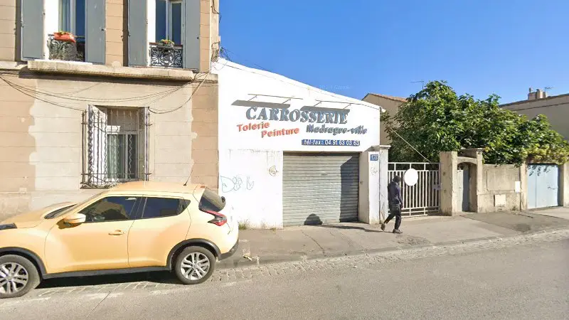 Vue de la rue devant Carrosserie de la Madrague Ville, Marseille
