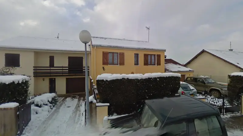 Vue de la rue devant Thiaucourt Auto, Thiaucourt-Regniéville