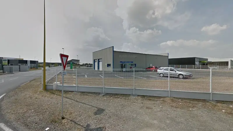 Vue de la rue devant Sécuritest Contrôle Technique Automobile BOUFFERE, Montaigu-Vendée