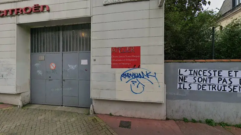 Vue de la rue devant GARAGE MOLIERE WILSON - Citroën, Montreuil