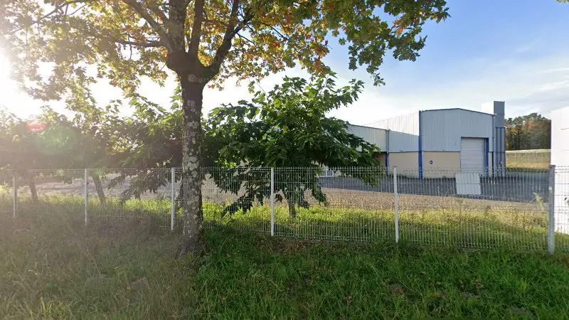 Vue de la rue devant SPVI Peyrehorade - Groupe Clim, Peyrehorade