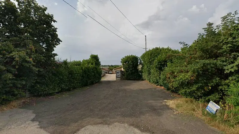 Vue de la rue devant Auto-pièces Benetto, Romans-sur-Isère