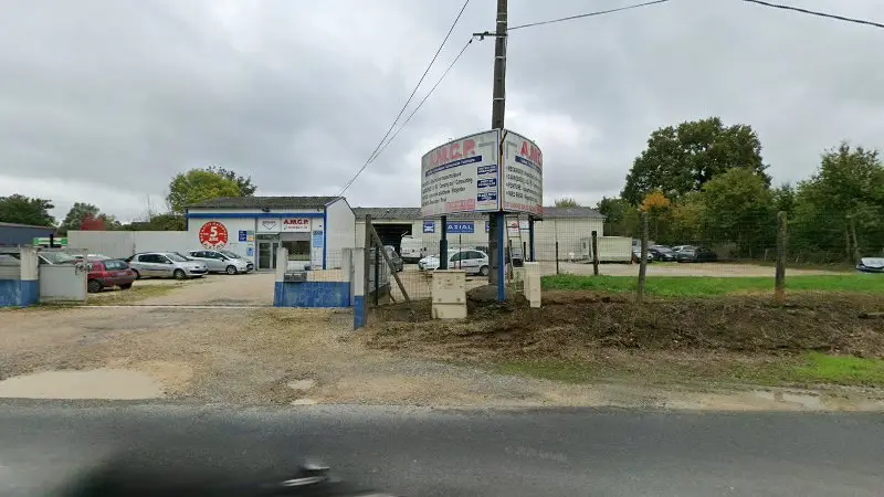 Vue de la rue devant AXIAL - CARROSSERIE A.M.C.P, Le Tallud