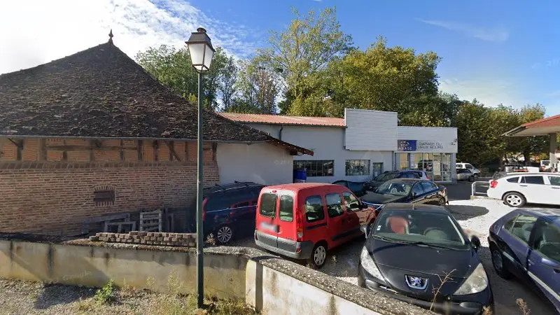 Vue de la rue devant TOP GARAGE - GARAGE DU VIEUX BOURG, Mervans