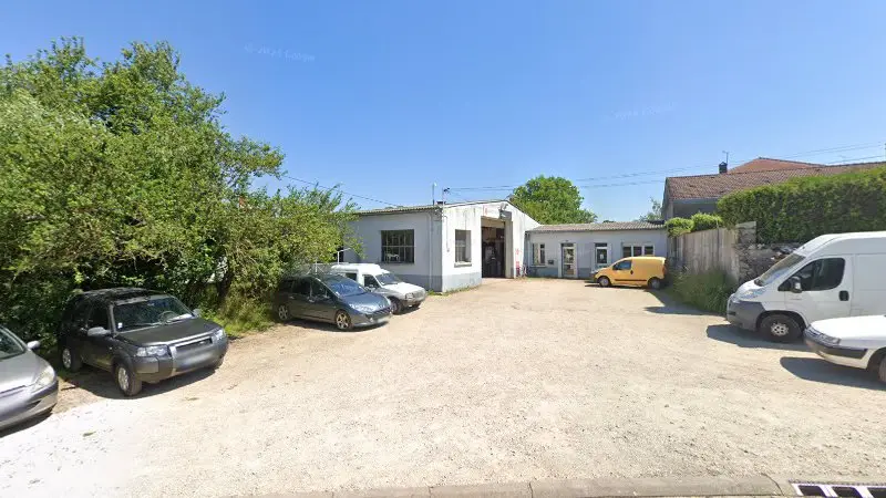 Vue de la rue devant Eurorepar Garage Pierrot Francis, Vrécourt