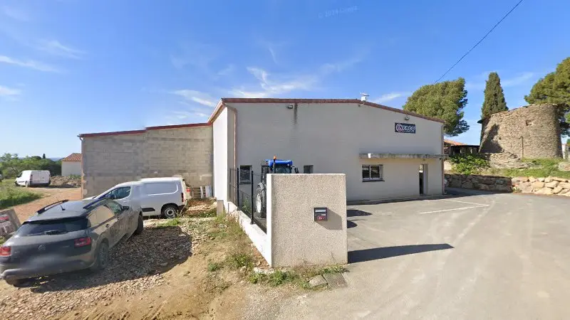 Vue de la rue devant garage TM, La Livinière