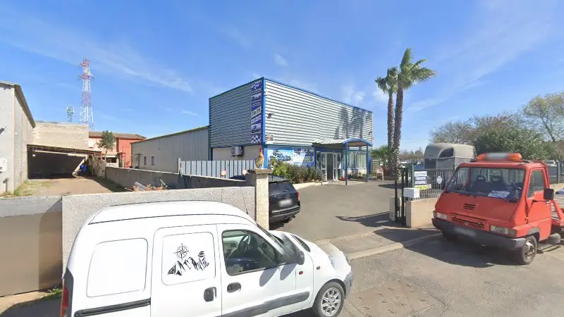 Vue de la rue devant Fourrière automobile de agde, Agde