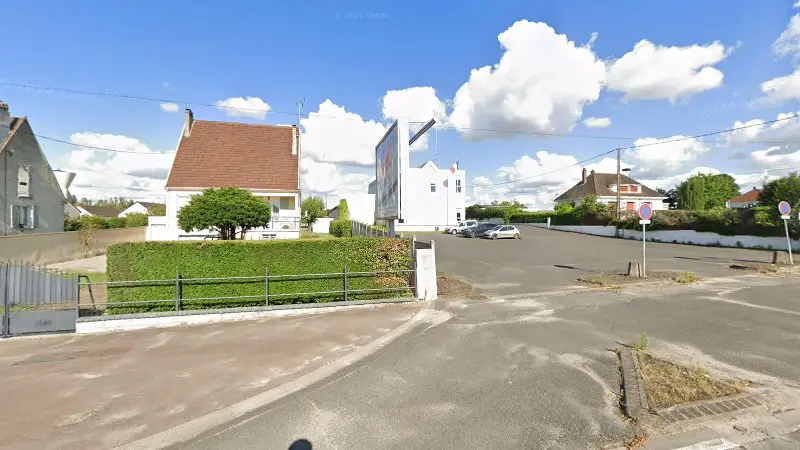 Vue de la rue devant RENAULT COSNE-SUR-LOIRE CENTRE RMS - GROUPE SIMONNEAU, Cosne-Cours-sur-Loire