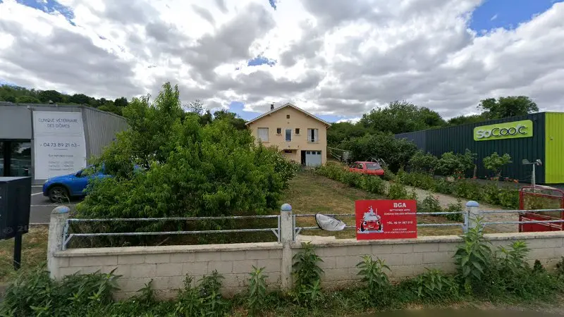 Vue de la rue devant Bga nettoyage auto 63, Le Broc