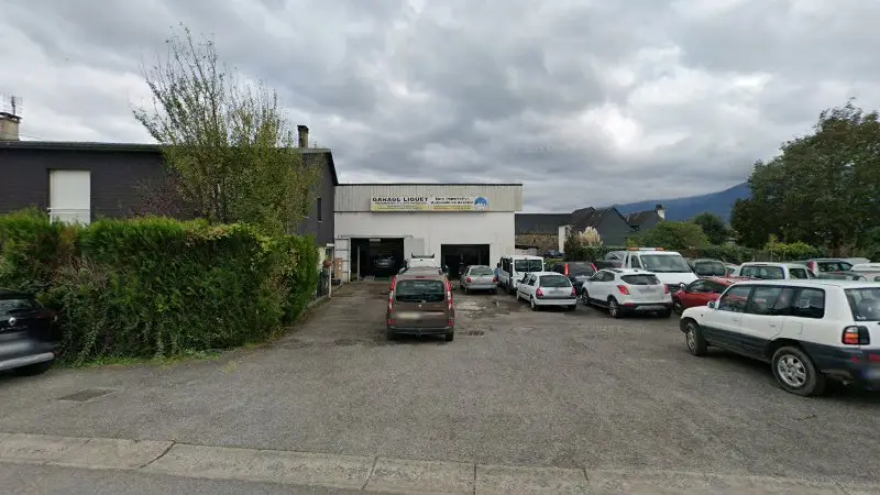 Vue de la rue devant Garage Euro Importation, Asasp-Arros