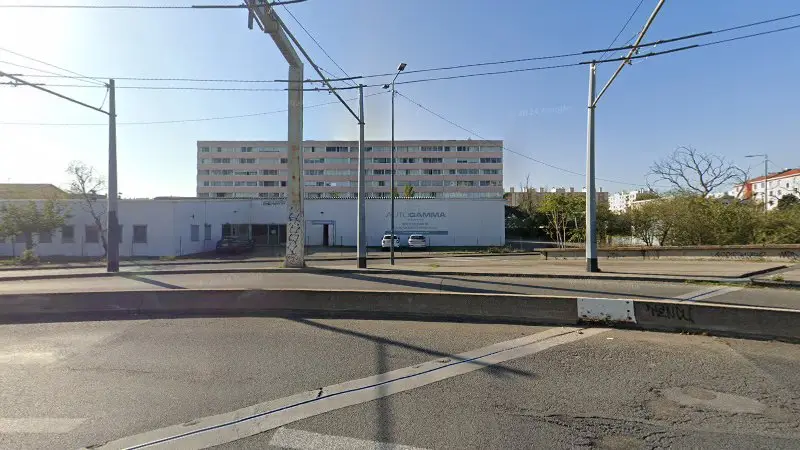 Vue de la rue devant VÉGAPRO Spécialiste Thermie Automobile, Villeurbanne