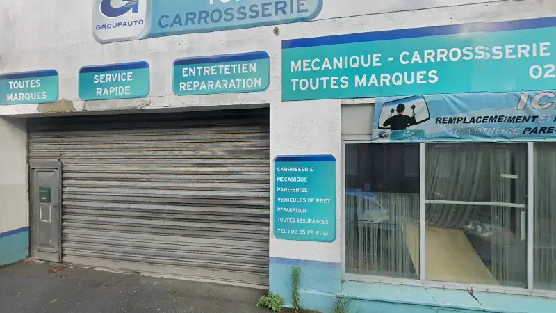 Vue de la rue devant TOP CARROSSERIE, Fécamp