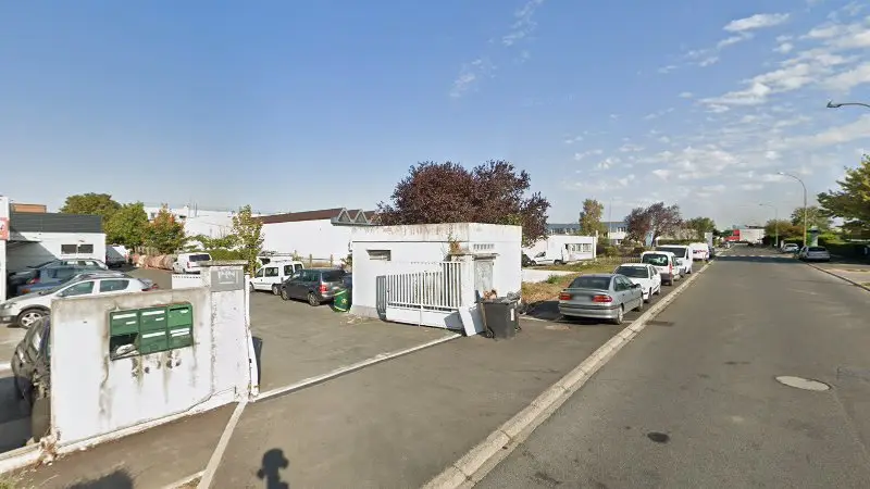 Vue de la rue devant GARAGE MECANIQUE, Vaux-le-Pénil