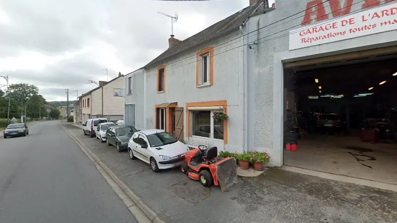 Vue de la rue devant Garage De L'Ardour, Mourioux-Vieilleville