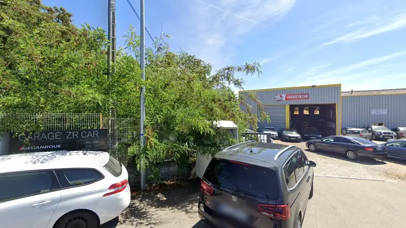 Vue de la rue devant Garage De La Rive, La Grand-Croix