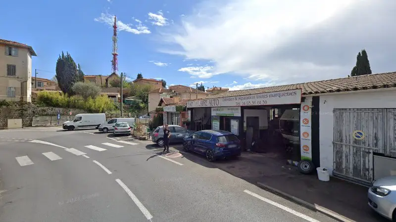 Vue de la rue devant GARAGE PREMIER - SAINT HILAIRE AUTO, Grasse