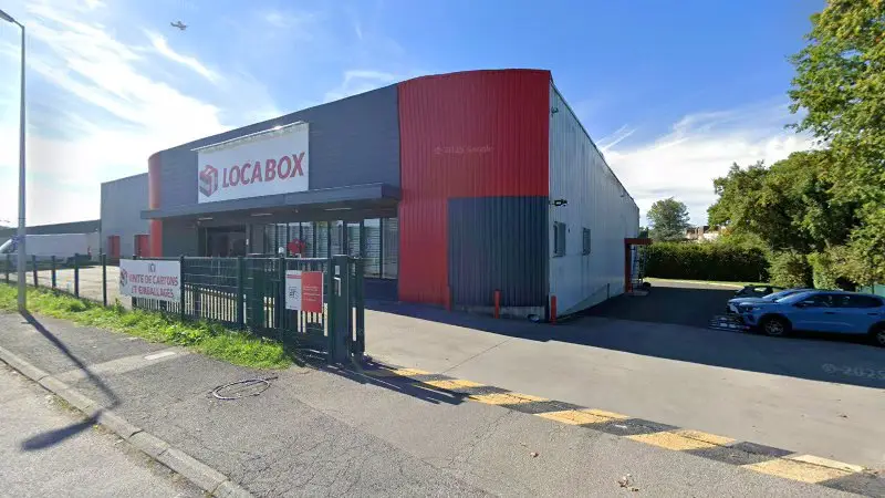 Vue de la rue devant SOS PNEUS 74 Depannage Crevaison Pneu sur Annemasse Installation à Domicile, Annemasse