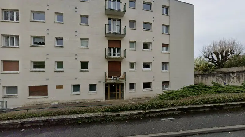 Vue de la rue devant Garage Willyautoservice was, Blois