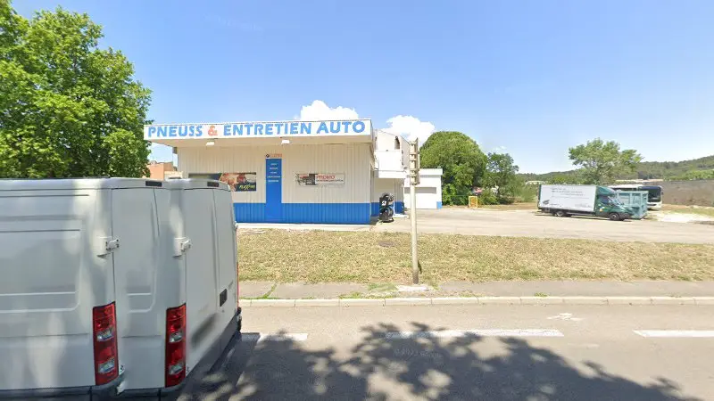 Vue de la rue devant France Pare-Brise - Chez Côté Route, Beaucaire