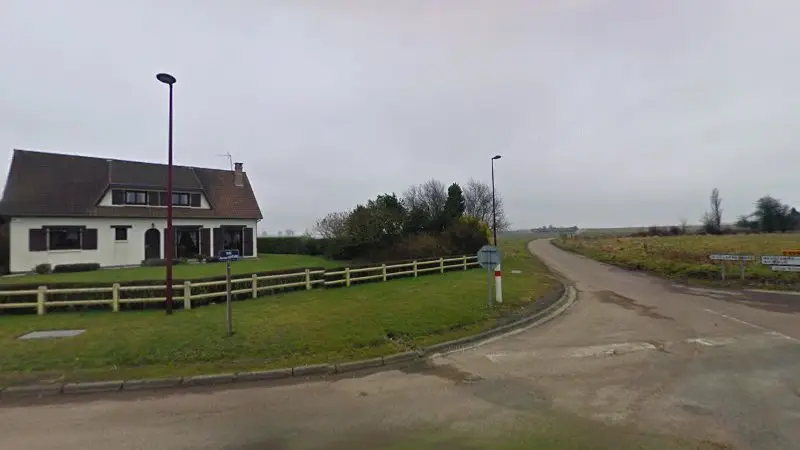 Vue de la rue devant Eurorepar Beaucamps Automobile, Beaucamps-le-Vieux