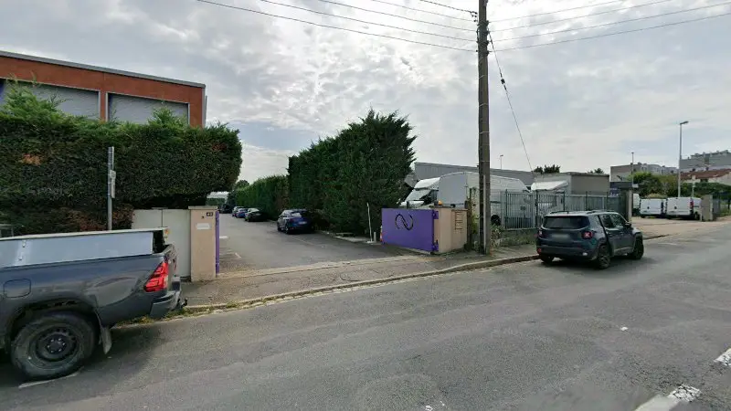 Vue de la rue devant Garage de l'Est, Villefranche-sur-Saône