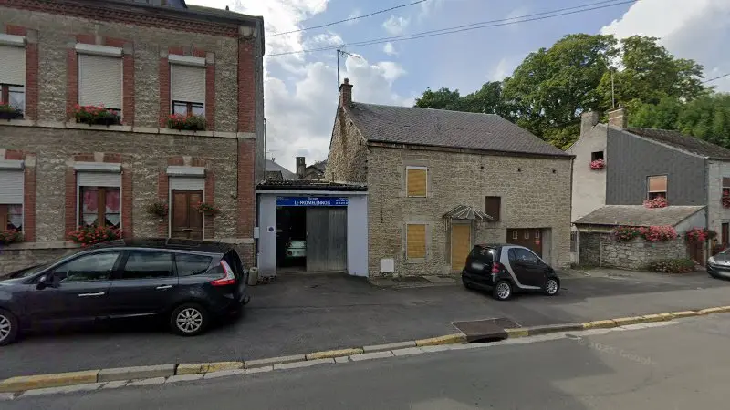 Vue de la rue devant Garage Le Fromelennois, Fromelennes