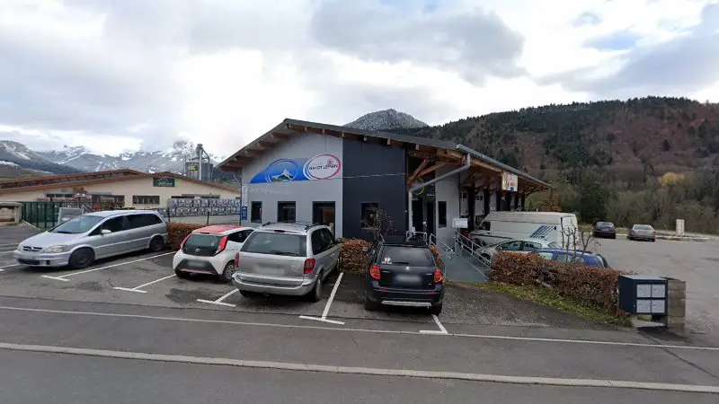 Vue de la rue devant GARAGE CURTET, Saint-Paul-en-Chablais