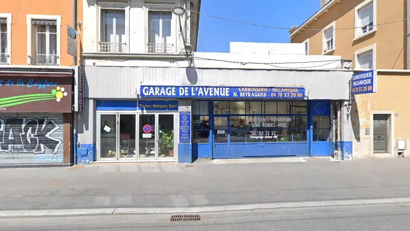 Vue de la rue devant Garage de L'Avenue, Villeurbanne