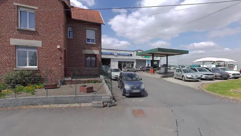 Vue de la rue devant Garage du Huyaume Gommegnies - Bosch Car Service, Gommegnies