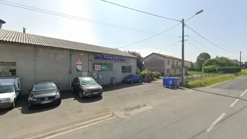 Vue de la rue devant Garage AD, Saint-Maurice-en-Gourgois