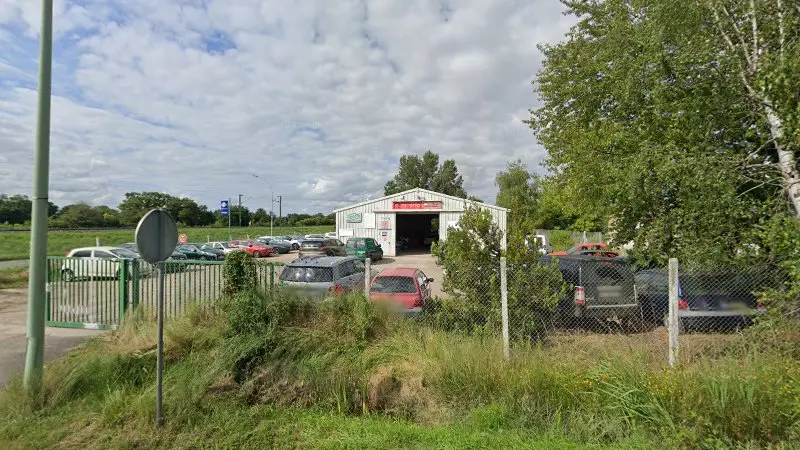Vue de la rue devant Garage Marasi, Cosne-Cours-sur-Loire