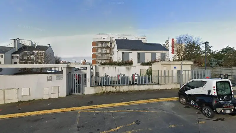 Vue de la rue devant Let Meer sur Seine, Le Mée-sur-Seine