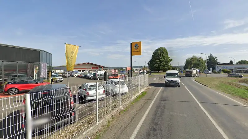 Vue de la rue devant RENAULT- BONNASSE-MIREPEIX, Mirepeix