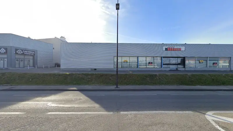 Vue de la rue devant CDA Comptoir de L’automobile, Le Pontet
