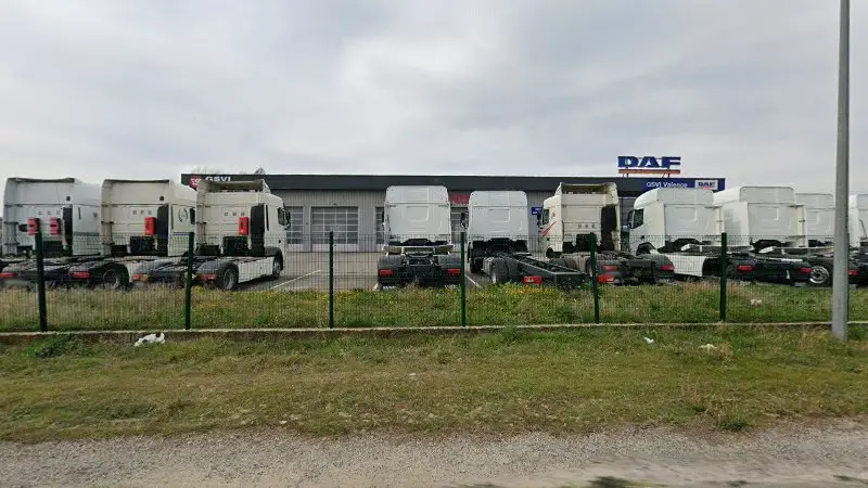 Vue de la rue devant NISSAN TRUCKS VALENCE SERVICES VI - PORTES LES VALENCE, Portes-lès-Valence