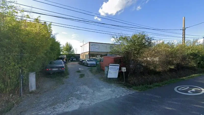 Vue de la rue devant Garage de l'Ouest, Mondonville