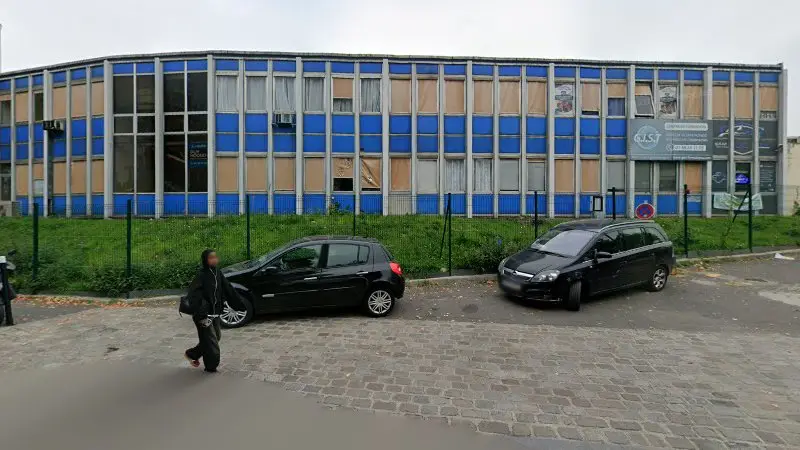 Vue de la rue devant Carrosseriemk, Épinay-sur-Seine