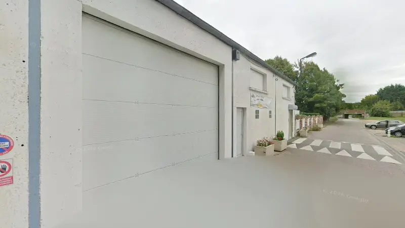 Vue de la rue devant Auto Bilan Center ( AUTOSECURITAS), Pinterville