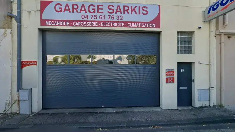 Vue de la rue devant GARAGE SARKIS, Valence