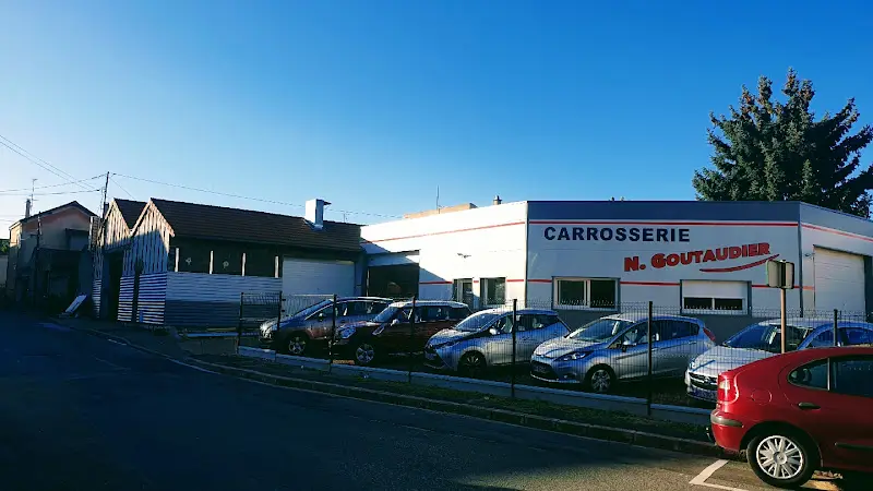 Photo publiée sur la fiche Google de Carrosserie Goutaudier, Roanne