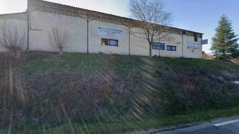Vue de la rue devant Rozier Jean-Claude, Lussan