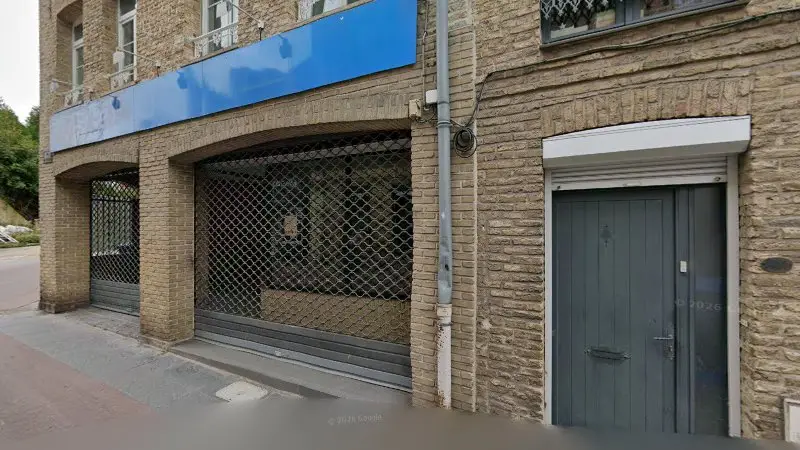 Vue de la rue devant garage vincent anthony a domicile, Saint-Omer